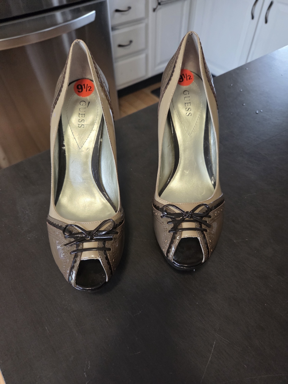 Y2K Vintage GUESS Women's Taupe Patent Peep-Toe Pumps- See Pics For Scuffs
